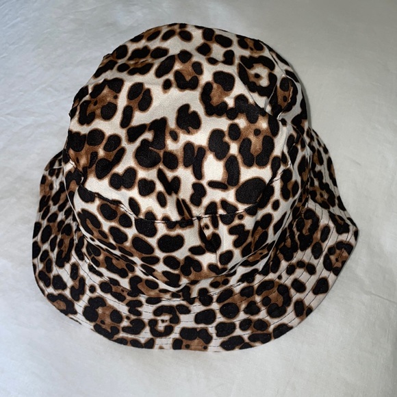 Leopard & Black Reversible Bucket Hat - Picture 3 of 3